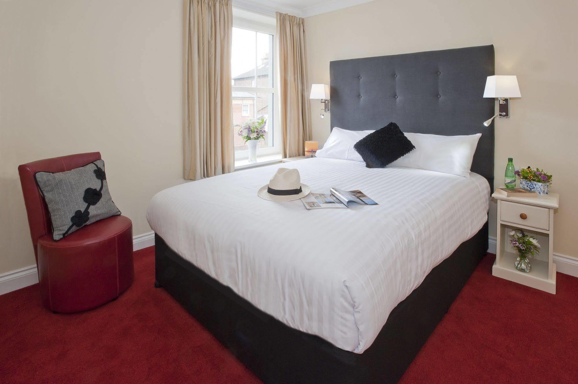 Peartree Serviced Apartments Salisbury Buitenkant foto