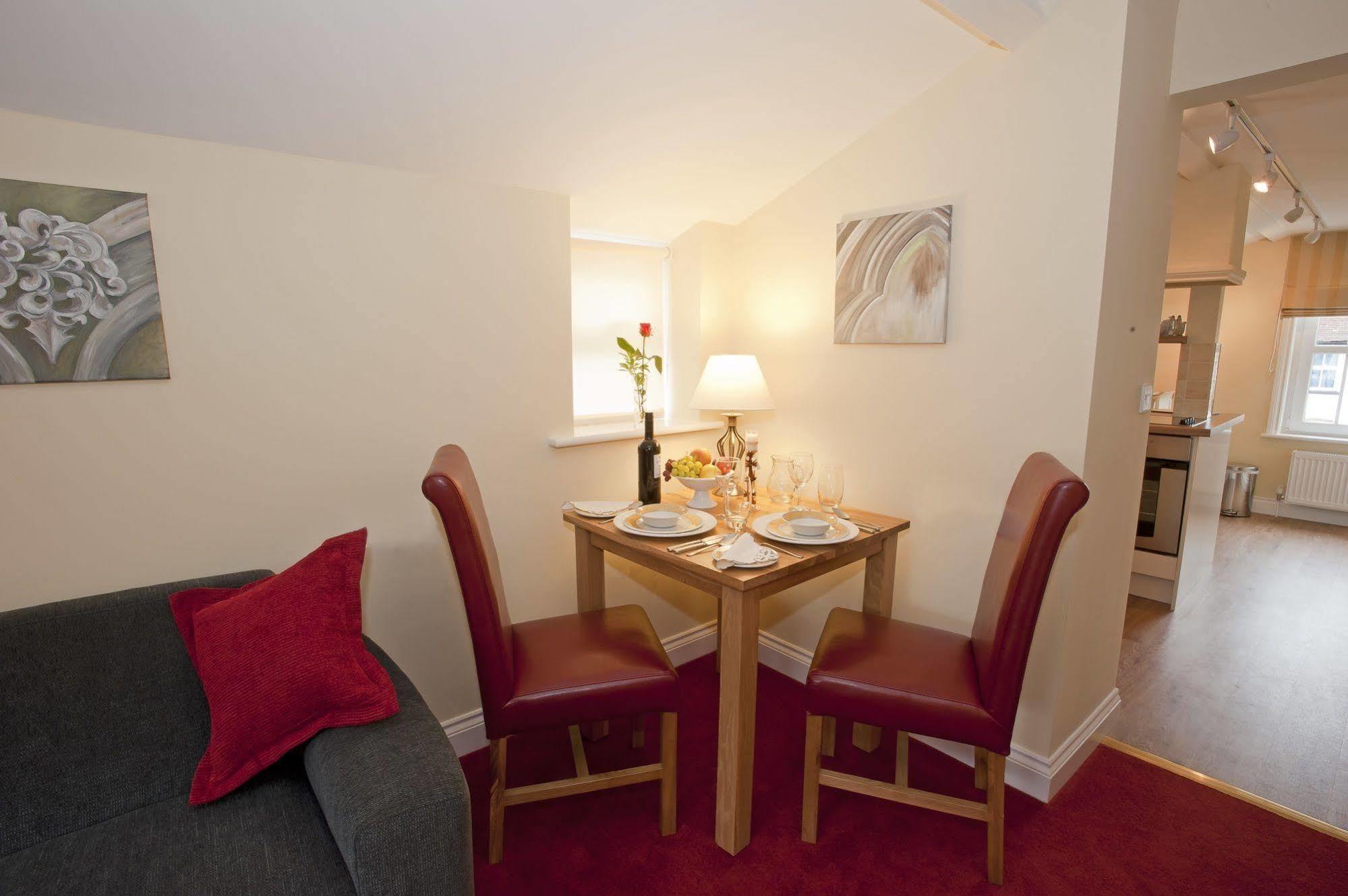 Peartree Serviced Apartments Salisbury Buitenkant foto