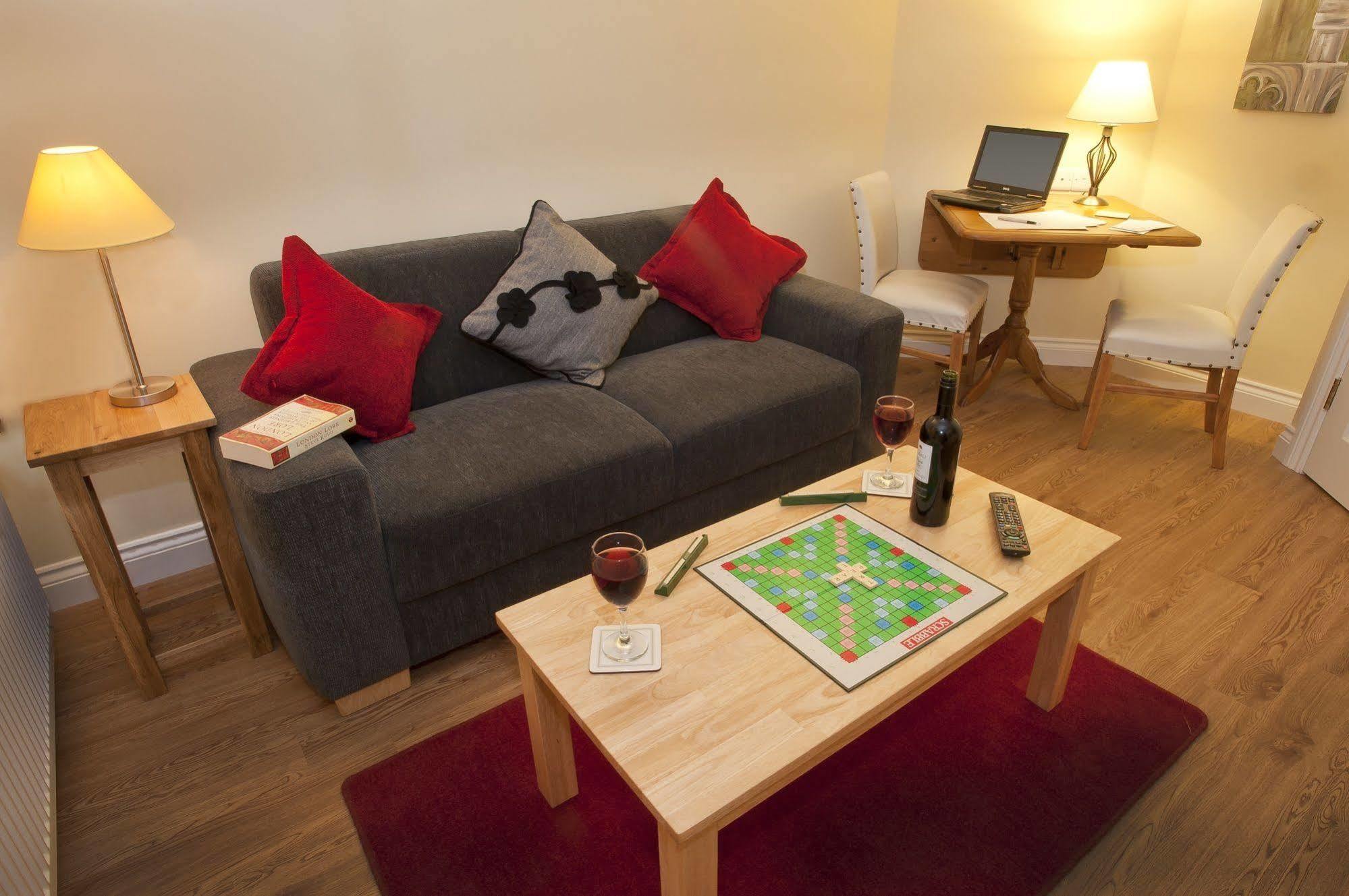 Peartree Serviced Apartments Salisbury Buitenkant foto