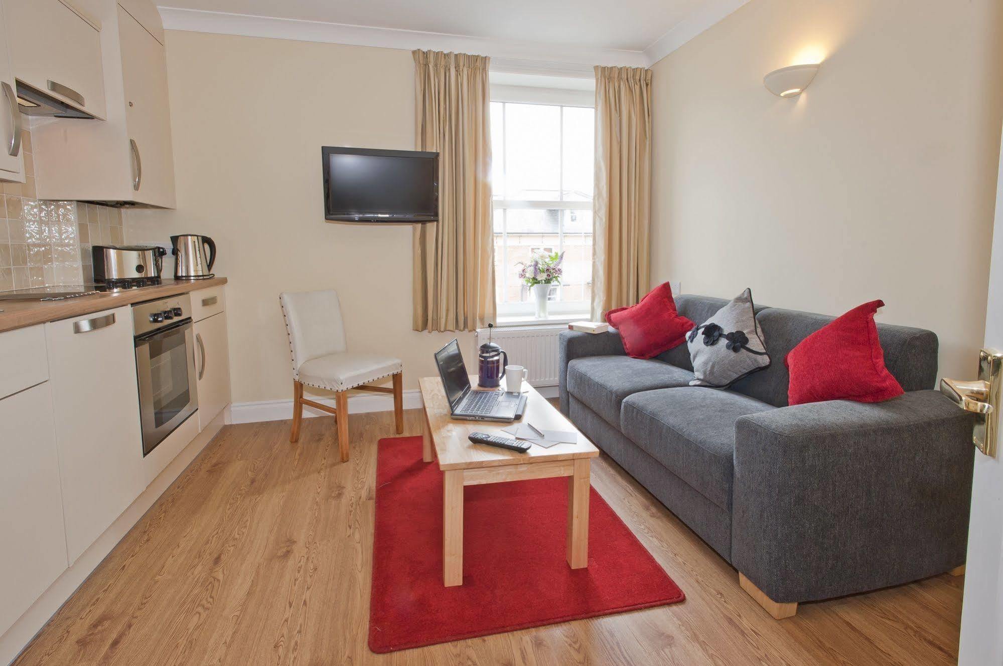 Peartree Serviced Apartments Salisbury Buitenkant foto